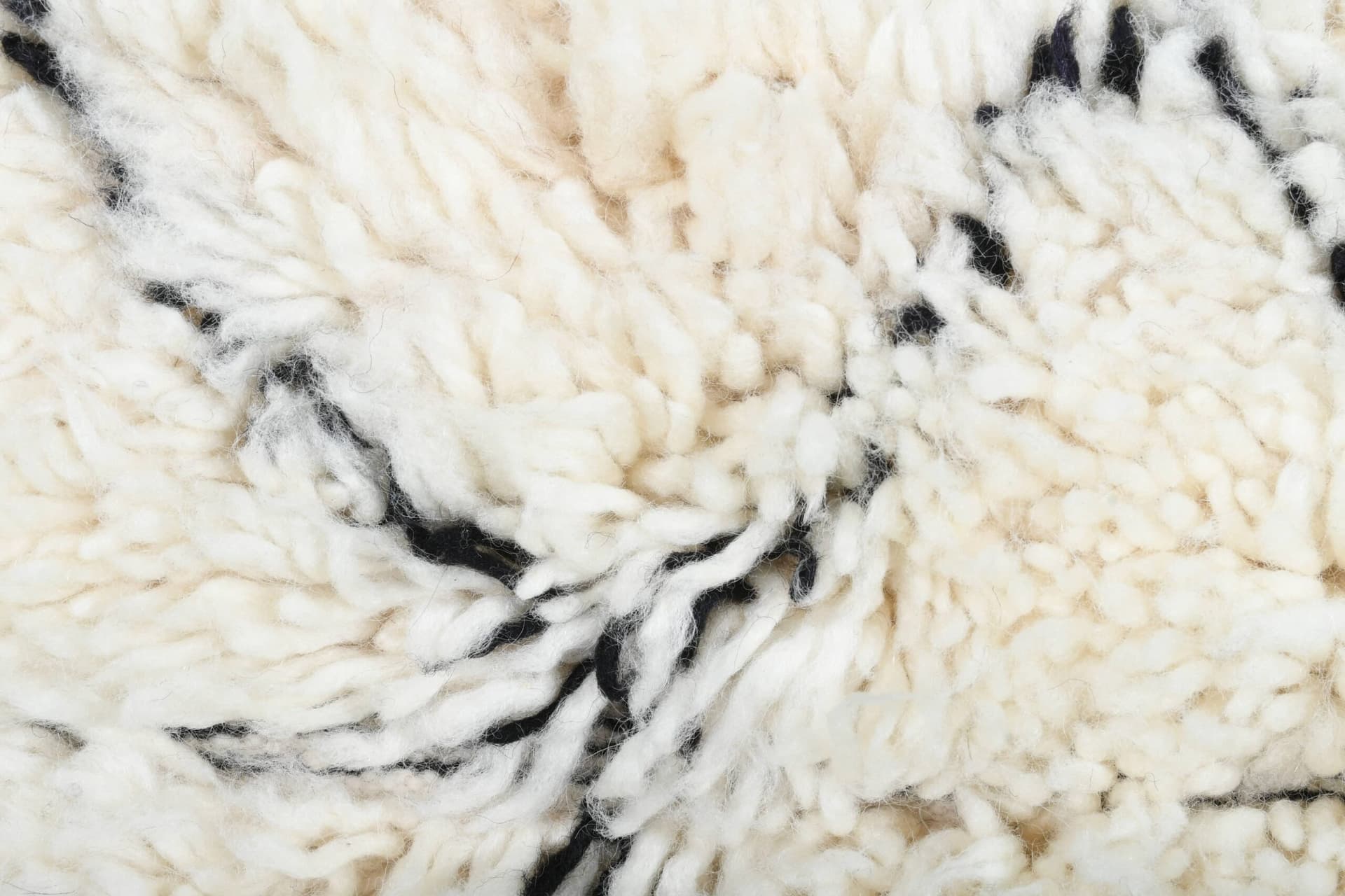 Alfombra Marroquí Hecha a Mano de Lana 2x4 - Alfombra de Área Boho Minimalista en Marfil y Negro para Dormitorio o Entrada Beni Ourain - Image 9