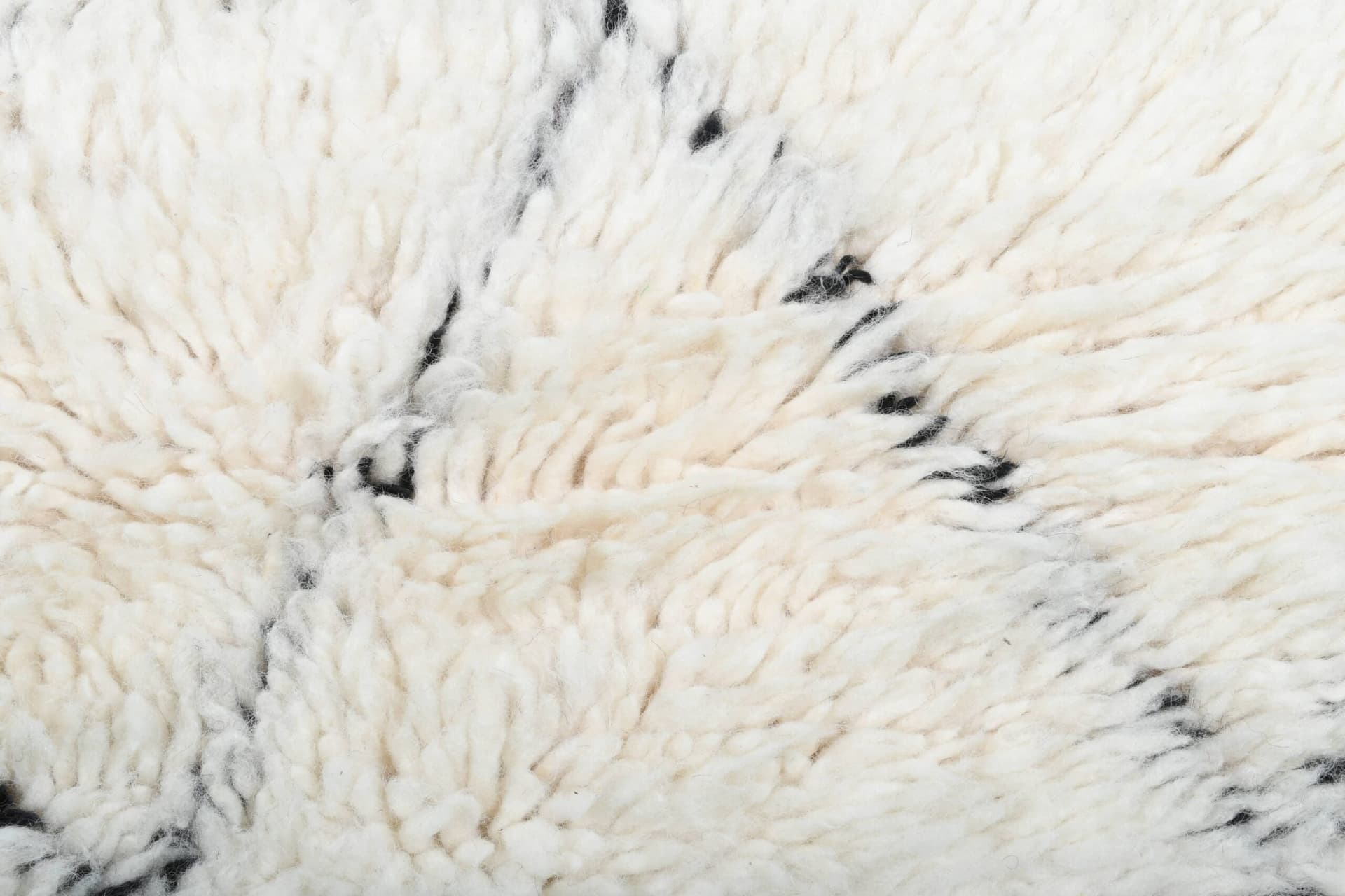 モロッコ製手作りウールラグ 2x4 - アイボリー ブラック ミニマリスト ボヘミアン エリアラグ 寝室 玄関用 - ベニウレイン - Image 5