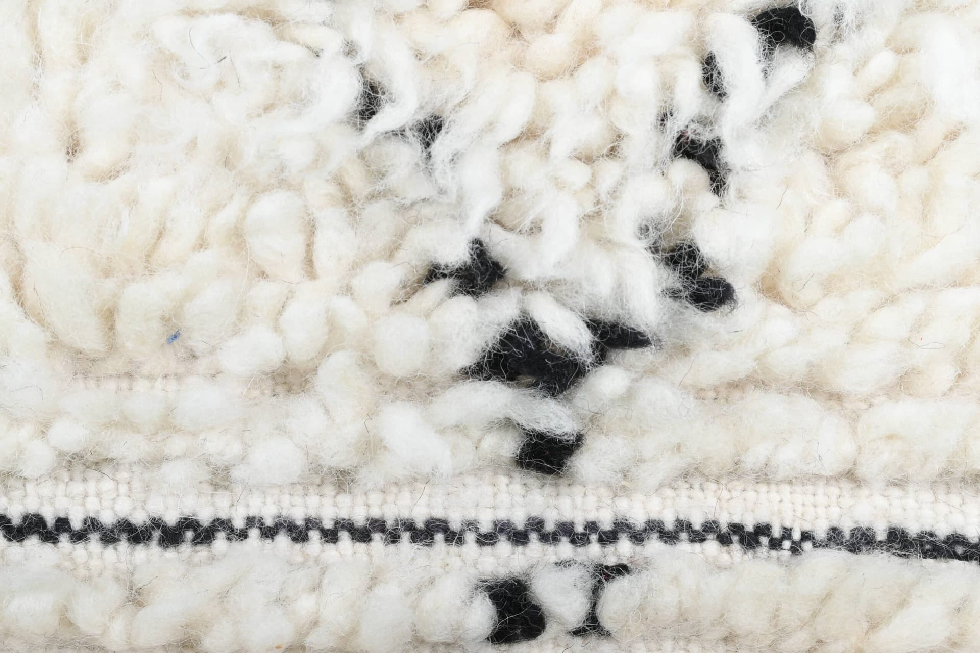 Tapis Marocain Fait Main en Laine 2x4 - Tapis de Zone Minimaliste Boho Ivoire Noir à Motif Diamant pour Chambre Entrée Beni Ourain - Image 9