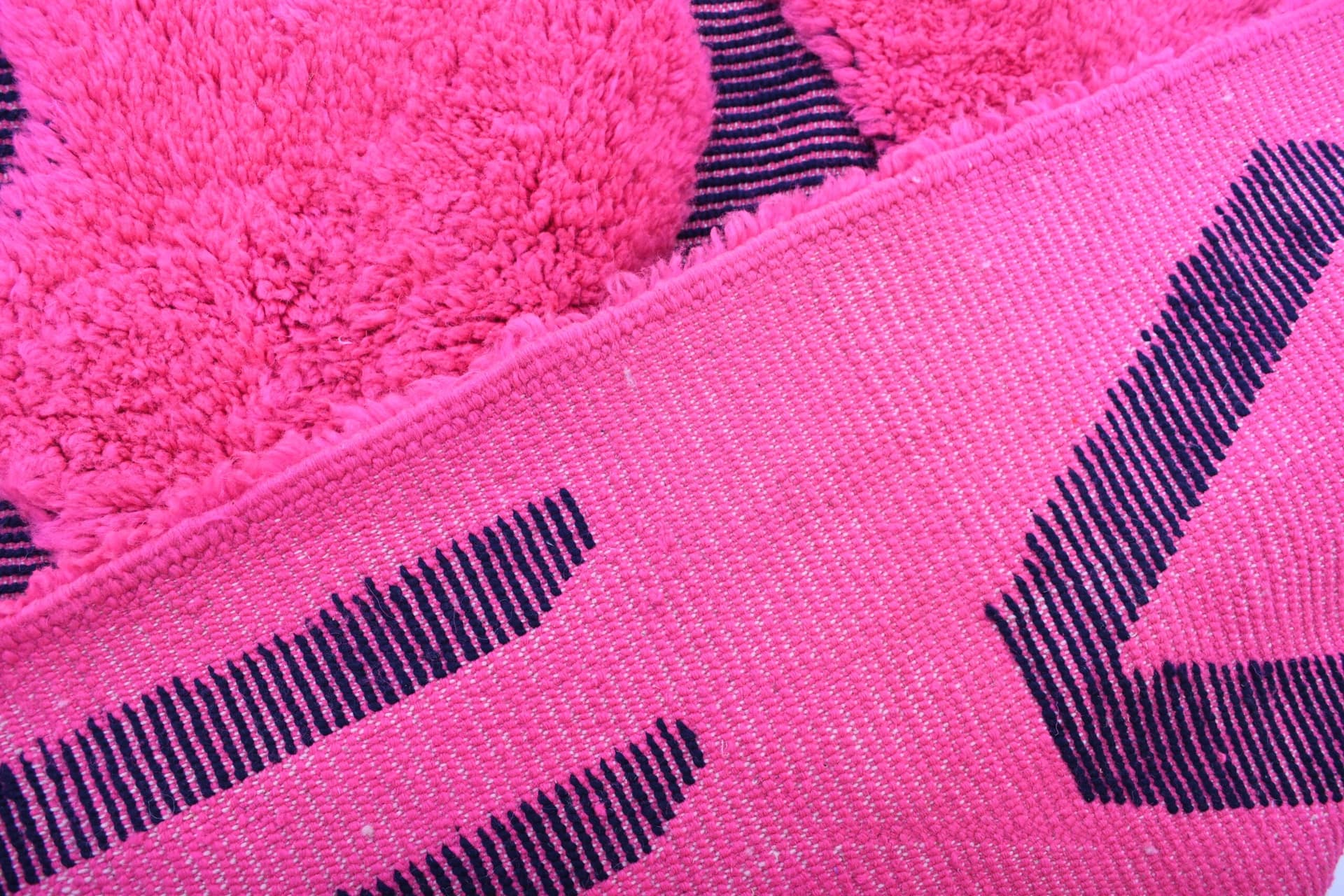 سجادة مغربية مصنوعة يدويًا من الصوف 7x10 - سجادة بوهو عصرية باللون الوردي الساخن/الفوشيا لغرفة المعيشة أو غرفة النوم - مريز - Image 5