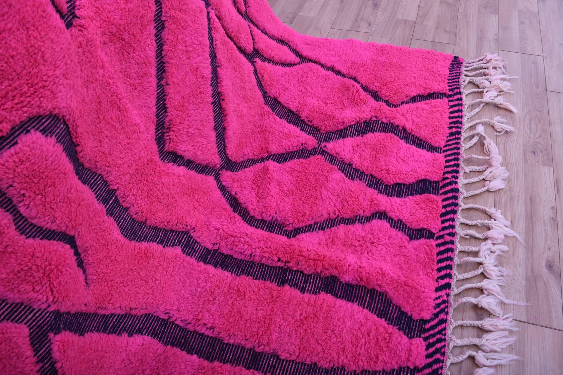 سجادة مغربية مصنوعة يدويًا من الصوف 7x10 - سجادة بوهو عصرية باللون الوردي الساخن/الفوشيا لغرفة المعيشة أو غرفة النوم - مريز - Image 11