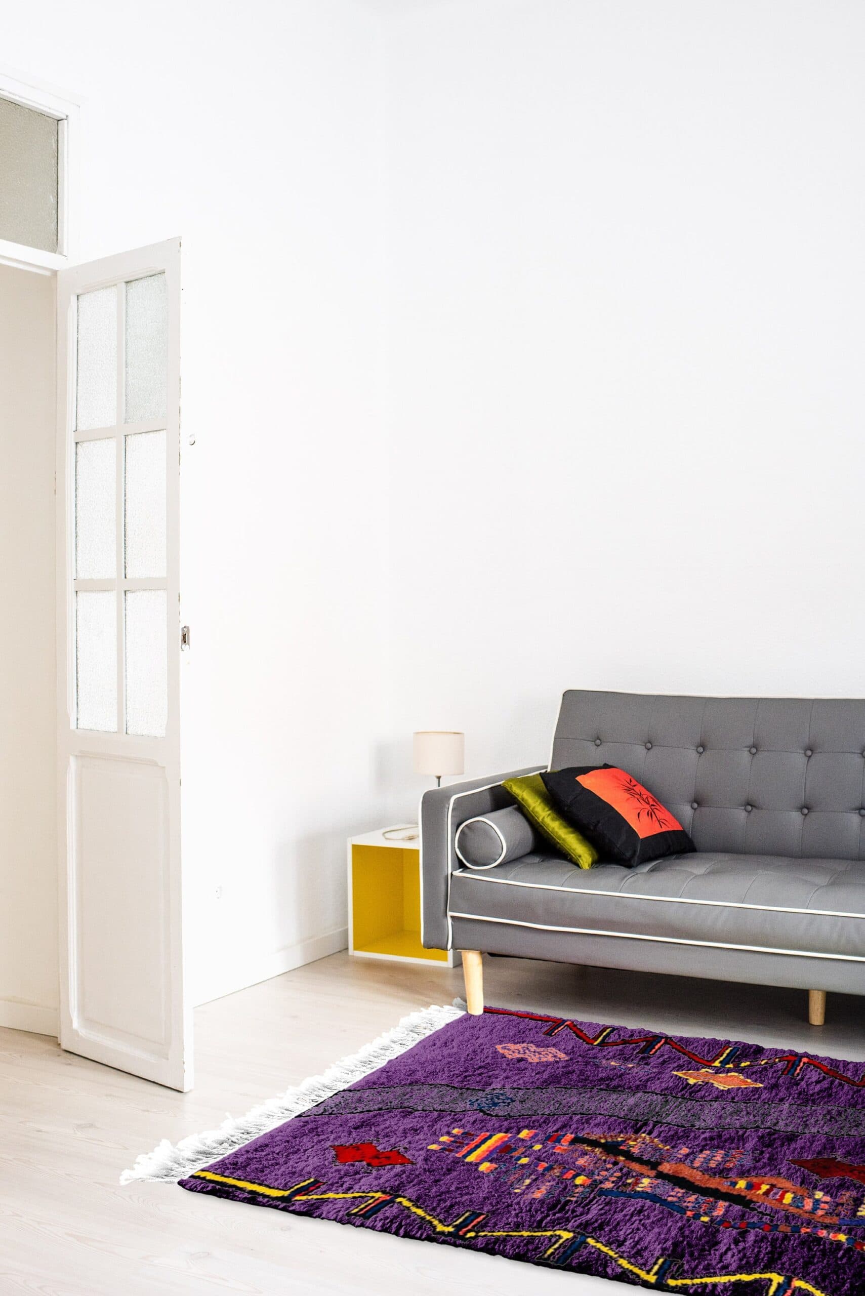 Alfombra Marroquí Azilal 5x8 de Lana Púrpura Negra Multicolor para Sala Boho - Image 4