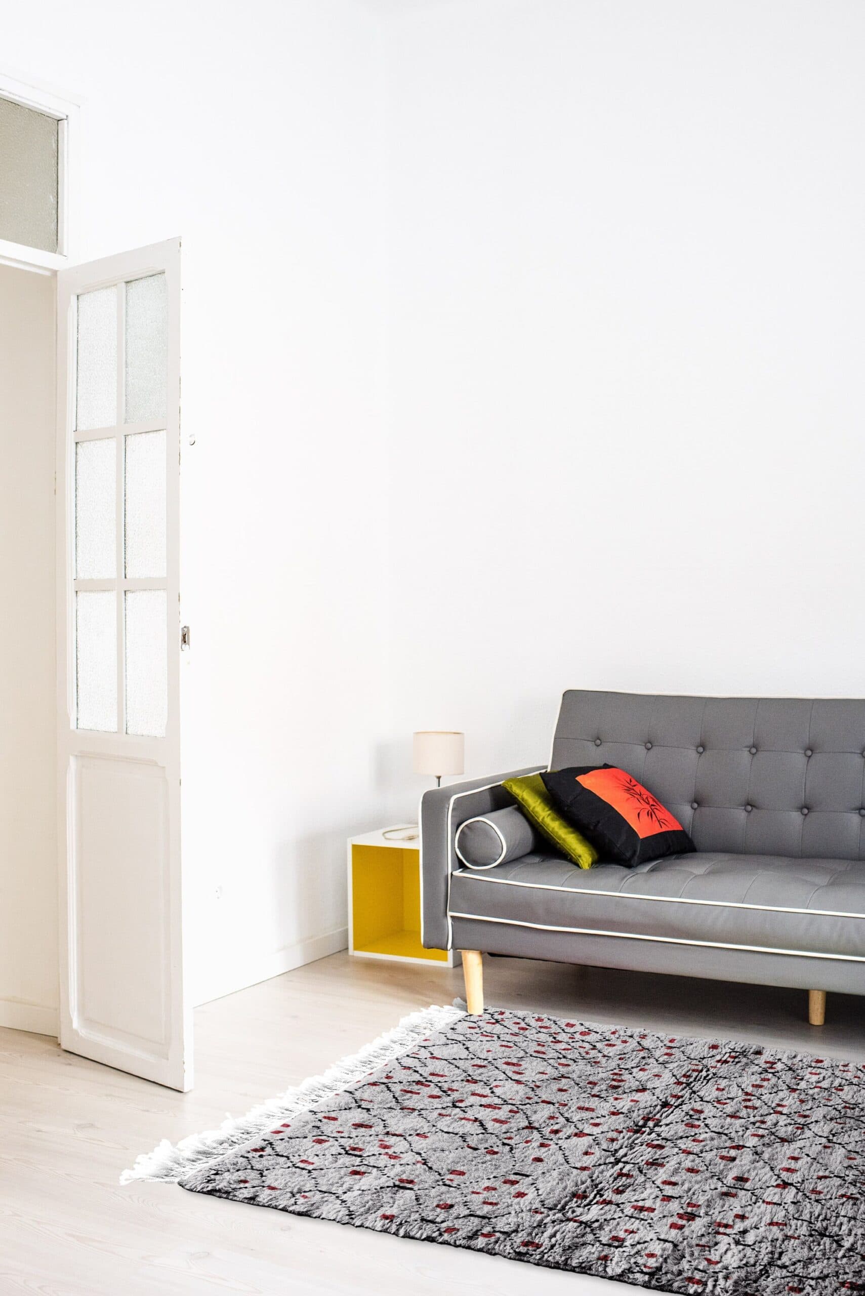 Tapis Marocain Mrirt 5x8 Laine Gris Noir Ivoire Rouge Minimaliste pour Salon - Image 4