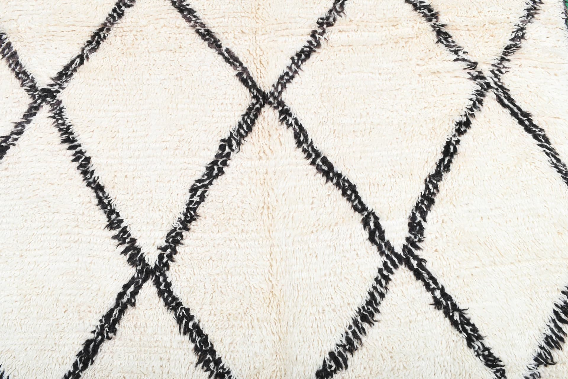Ivory Black Open Diamond Rug