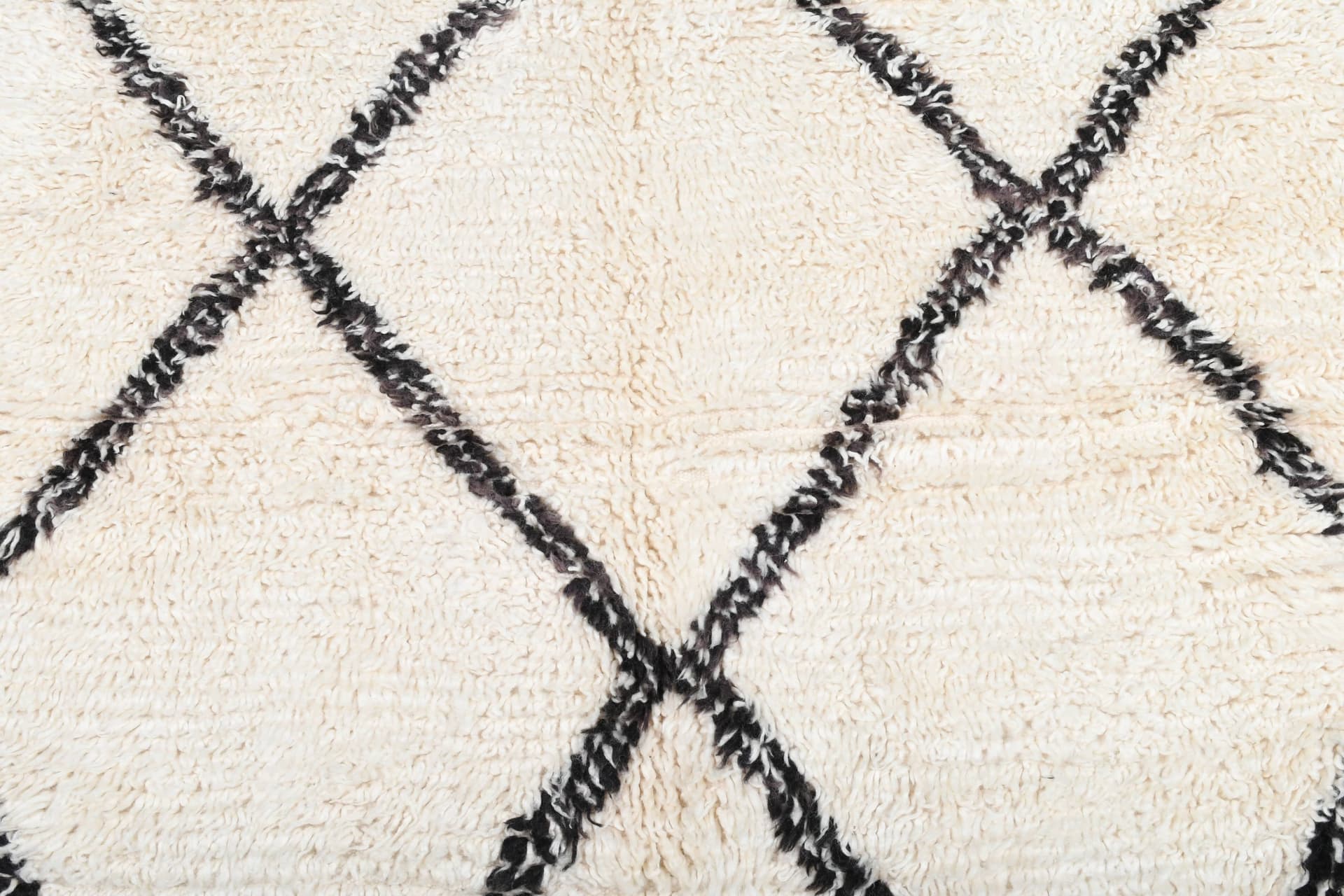 Ivory Black Open Diamond Rug