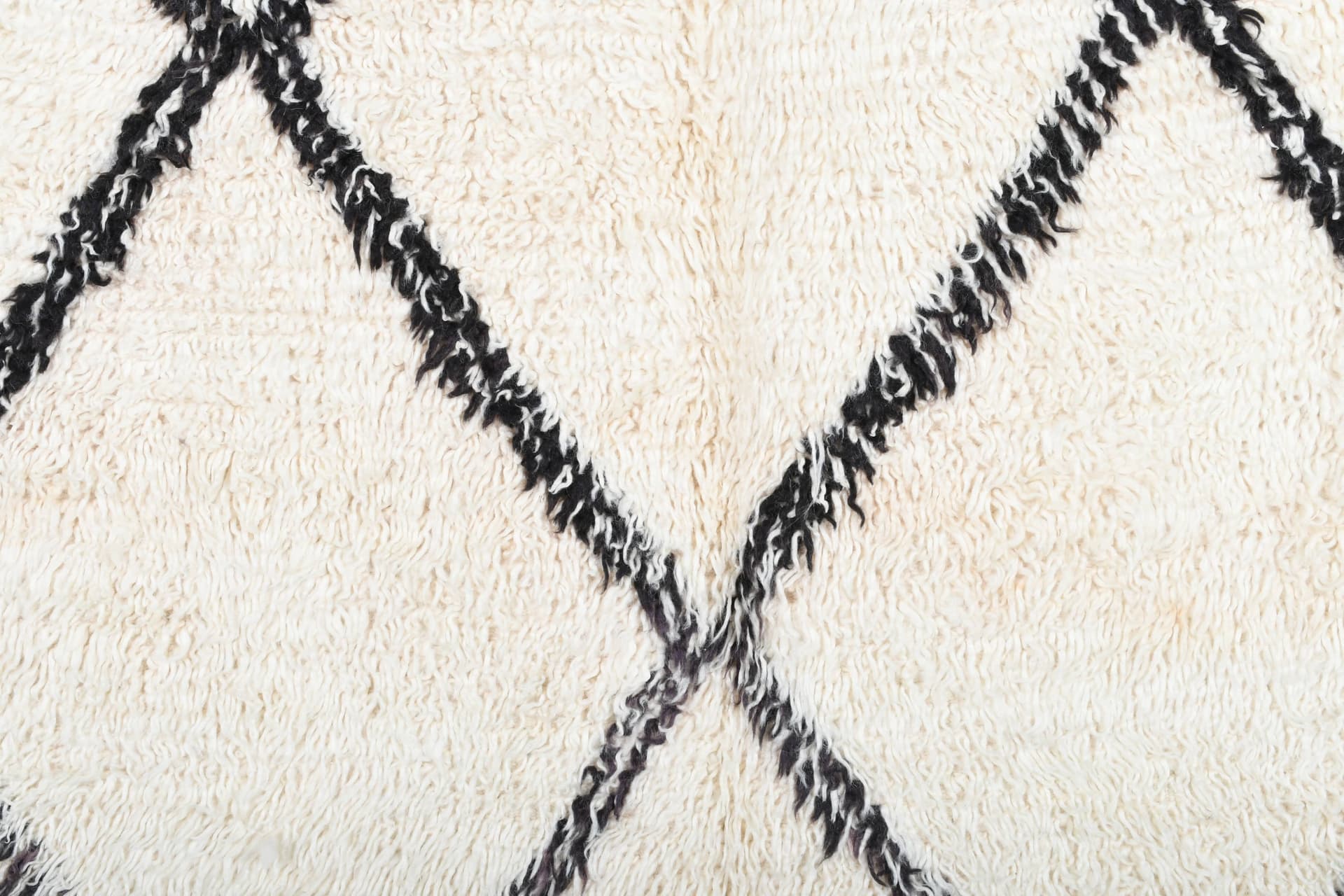 Ivory Black Open Diamond Rug