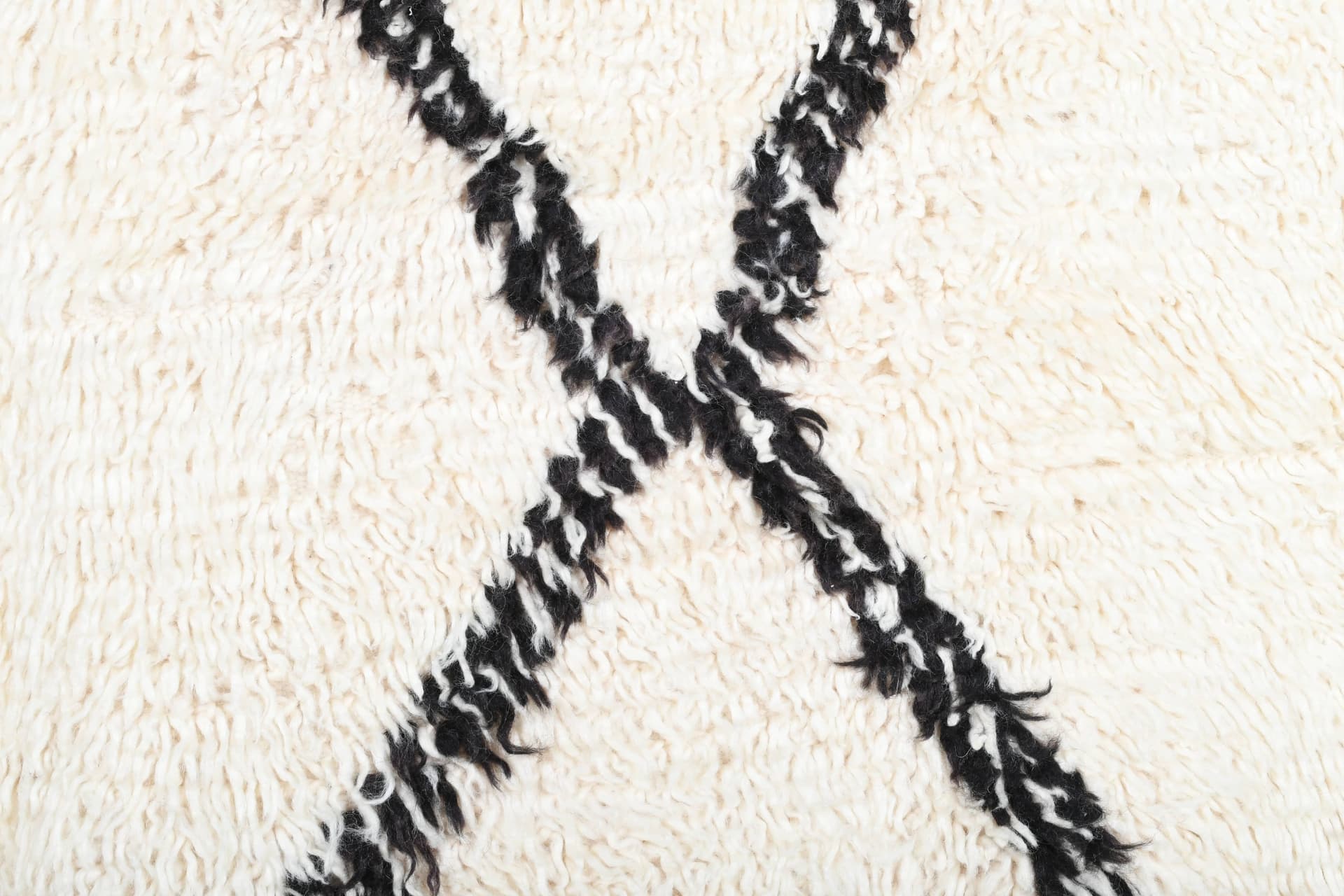 Ivory Black Open Diamond Rug