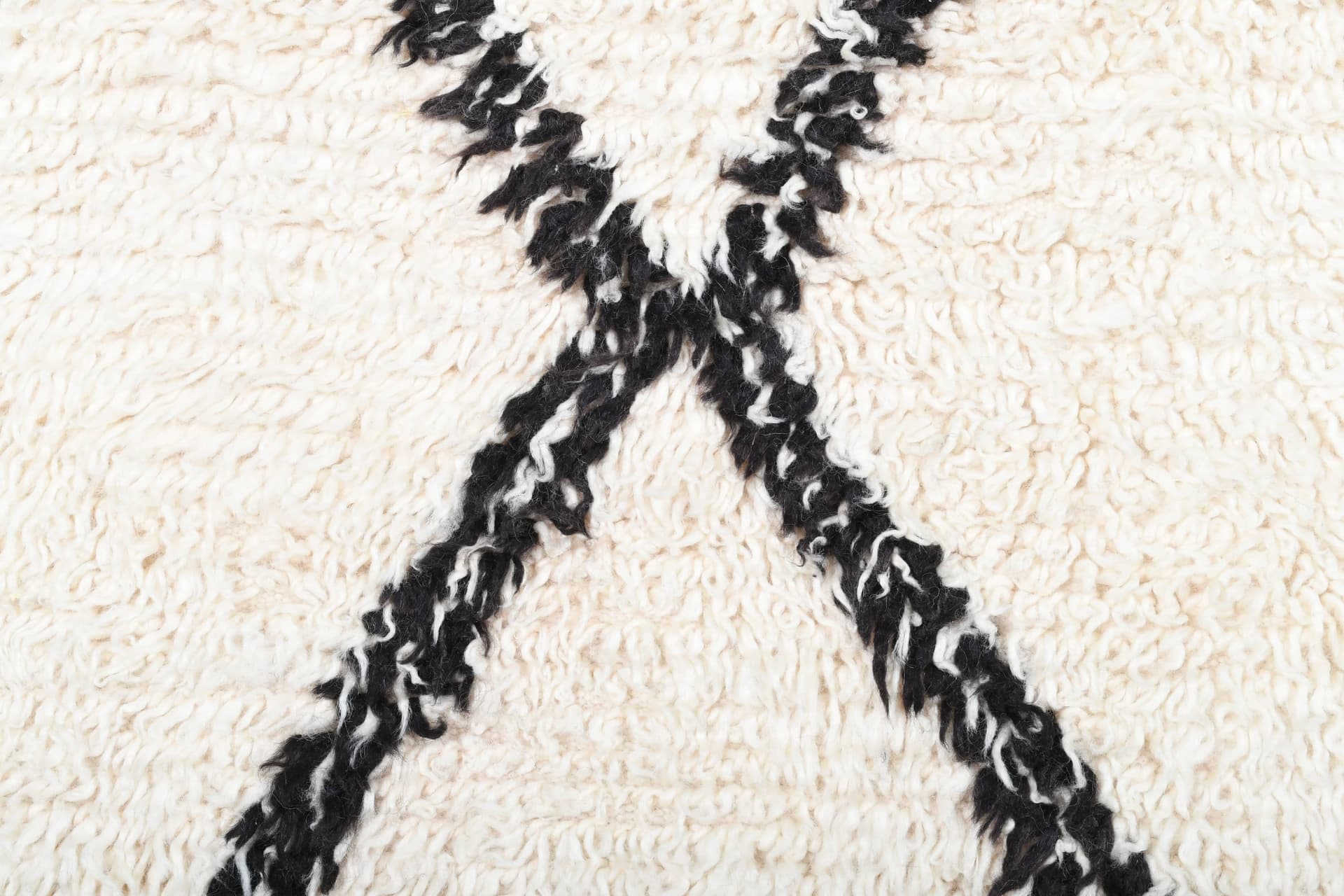 Ivory Black Open Diamond Rug
