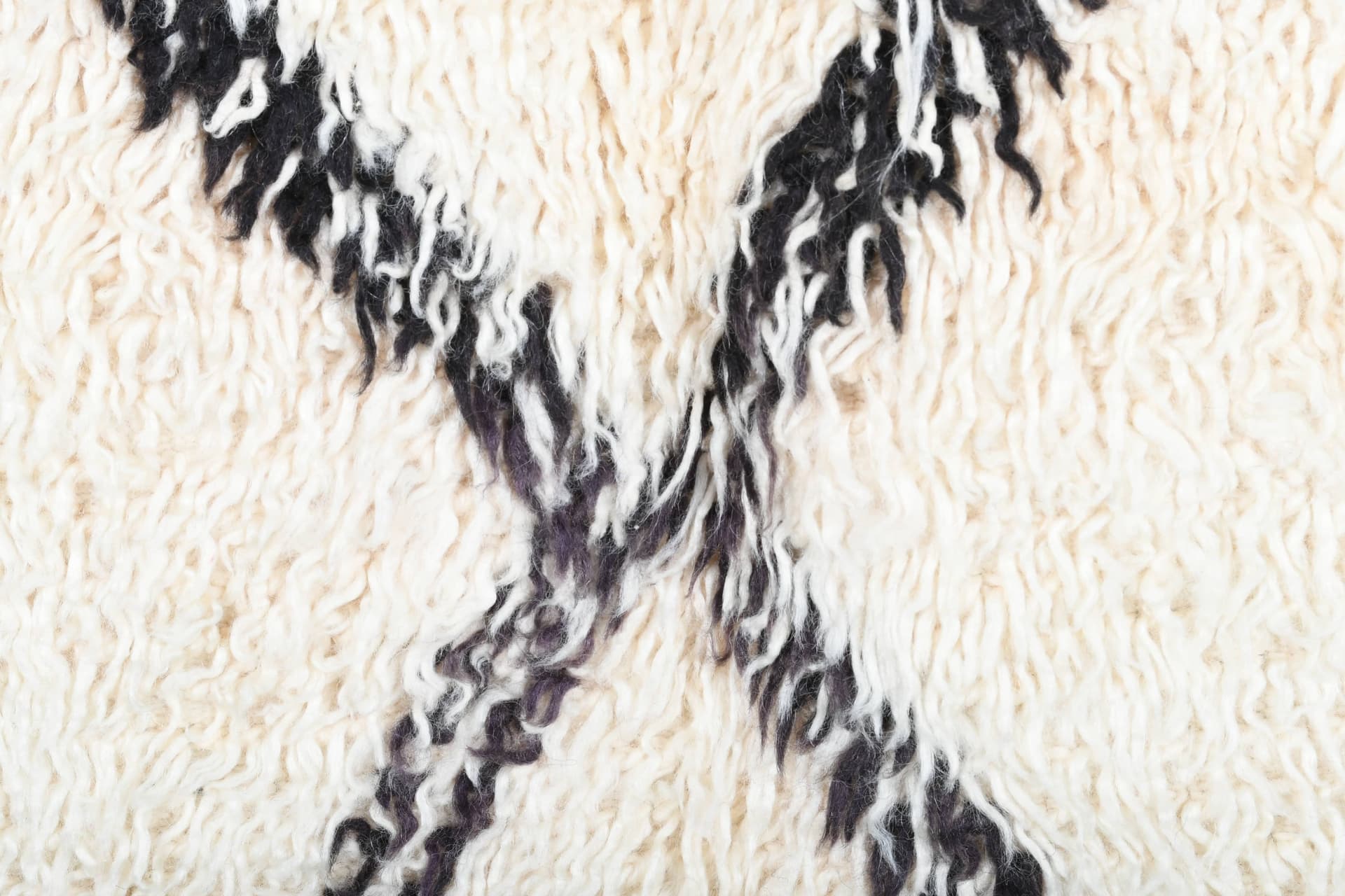 Ivory Black Open Diamond Rug