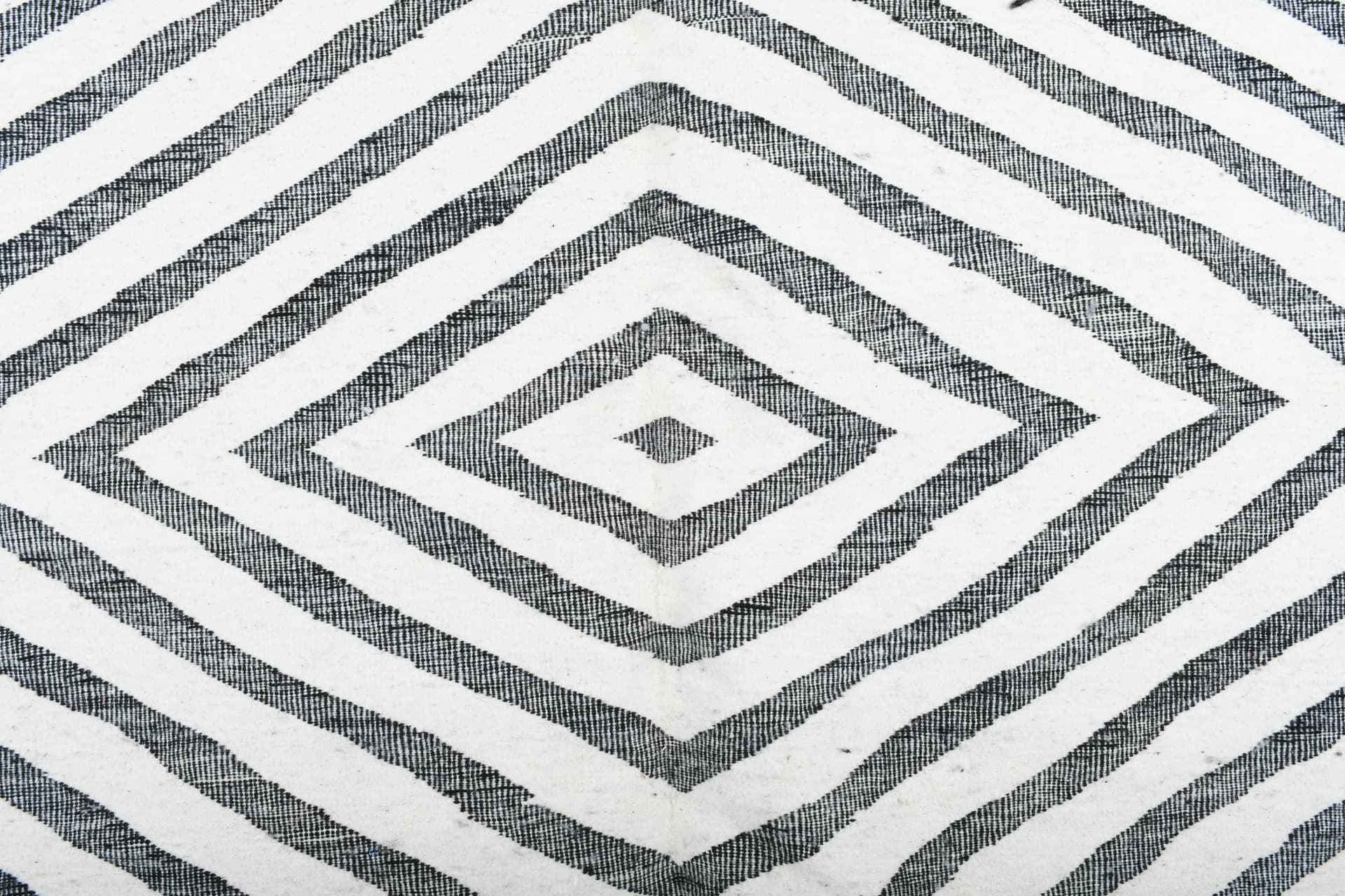 Ivory X-Diamond Kilim Rug