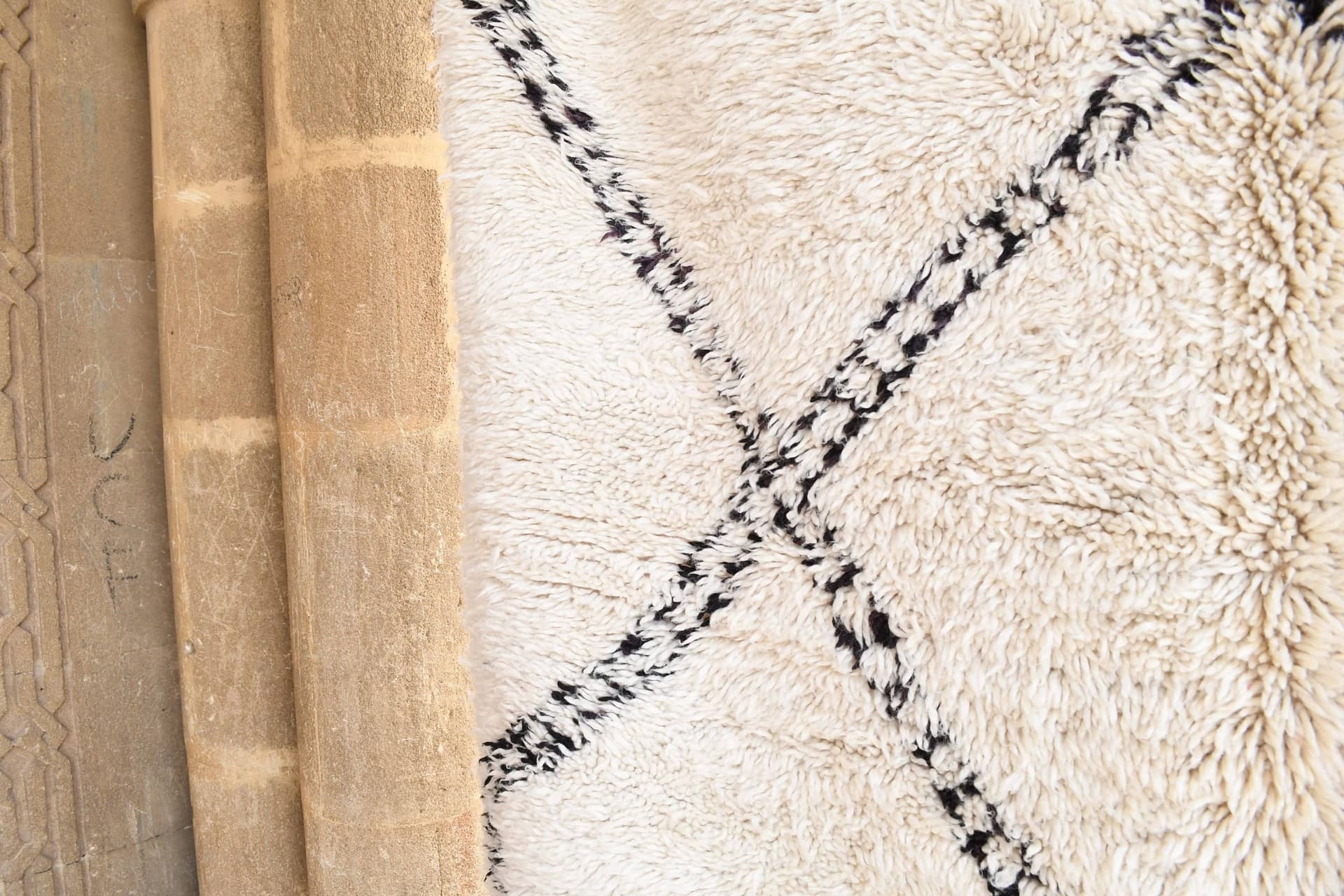 Moroccan Rug Handmade Wool 8x5 - Ivory Black Minimalist Boho Area Rug for Living Room Bedroom Beni Ourain
