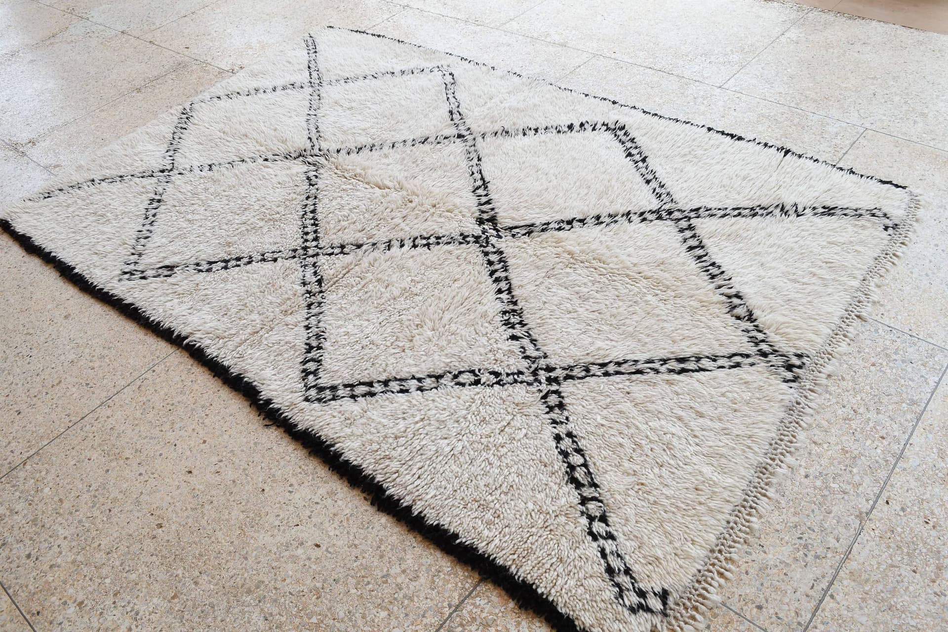 Moroccan Rug Handmade Wool 8x5 - Ivory Black Minimalist Boho Area Rug for Living Room Bedroom Beni Ourain