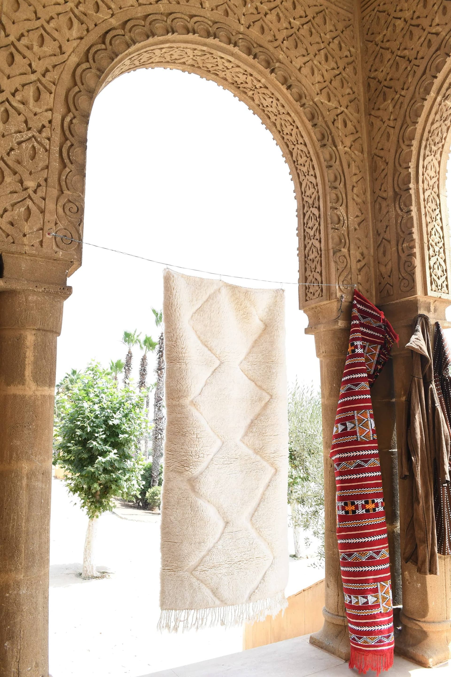 Ivory Diamond Outline Beni Ourain Rug