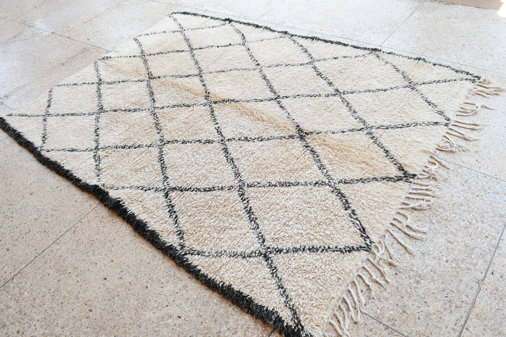 Ivory Black Diamond Fringe Rug