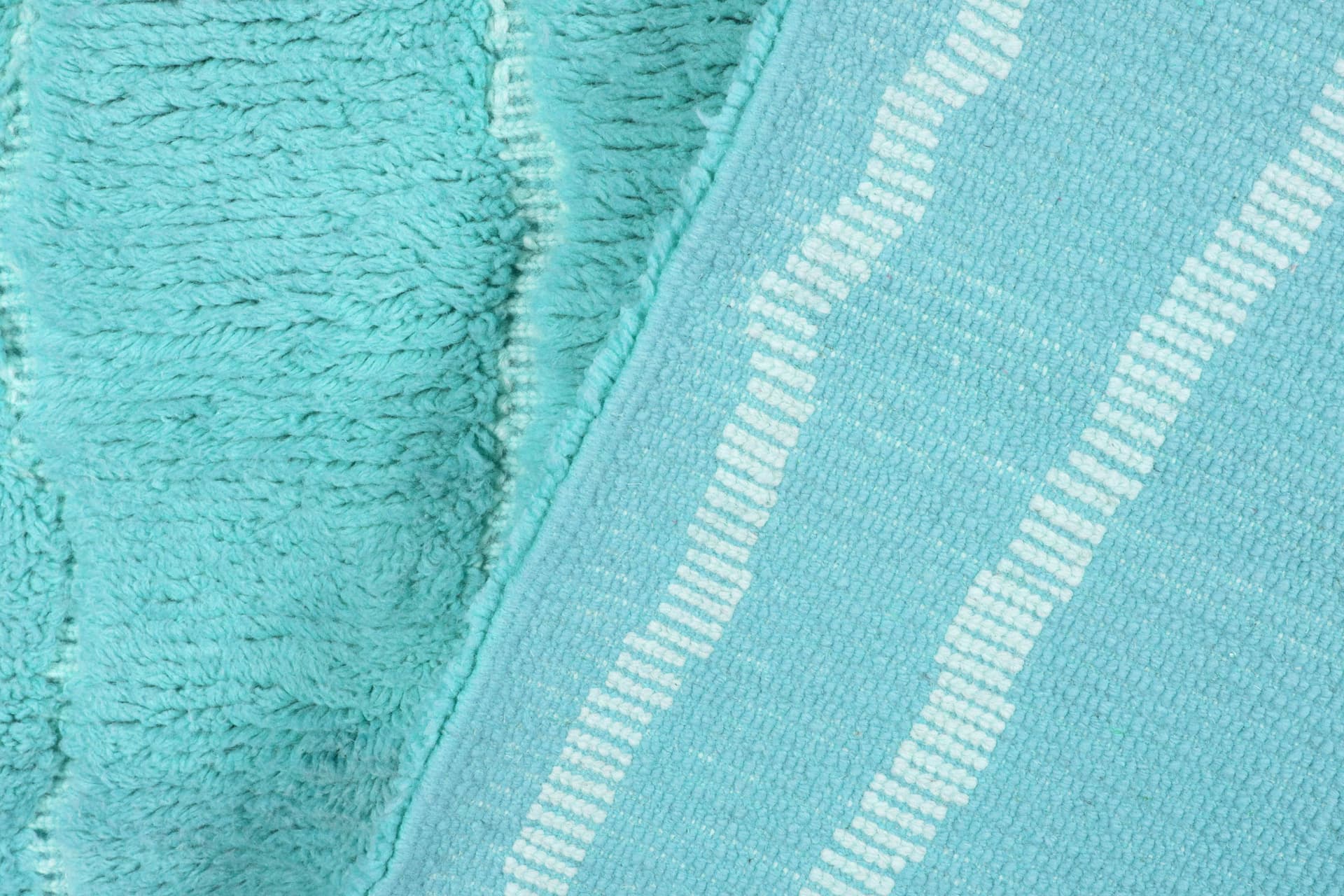 Turquoise Wavy Line Beni Mrirt Rug