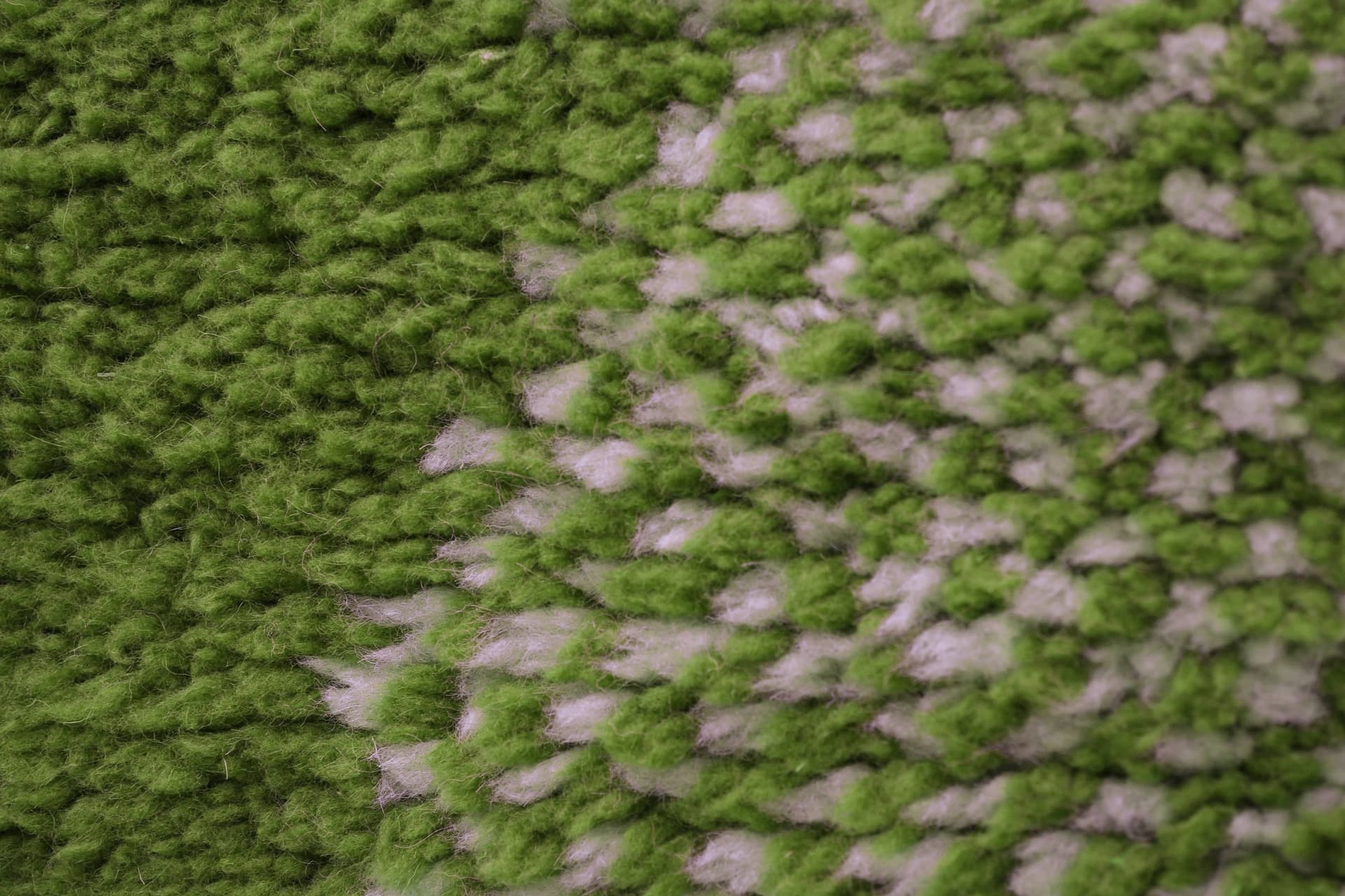 Olive Linear Column Beni Mrirt Rug