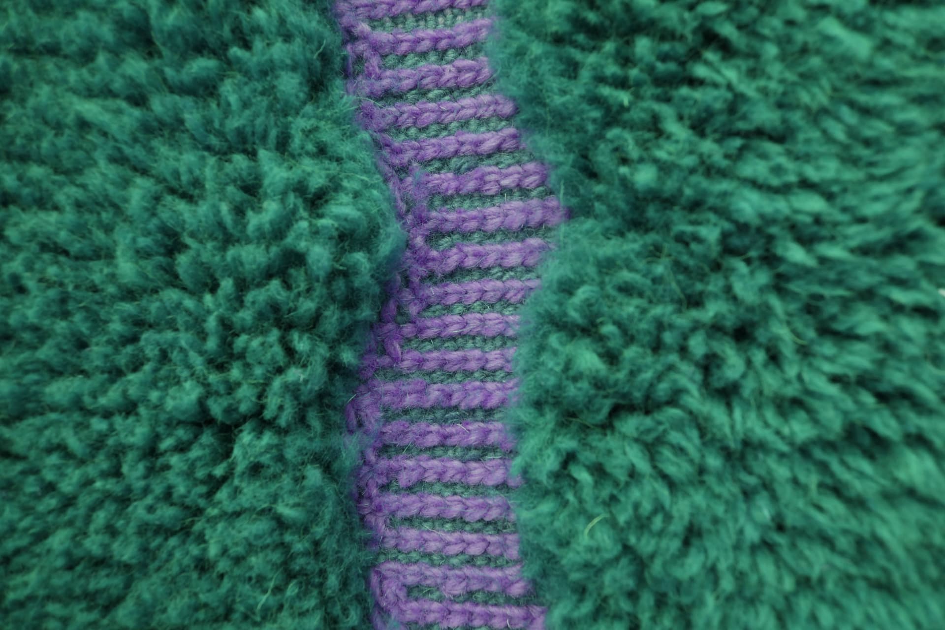 Green Wavy Line Beni Mrirt Rug