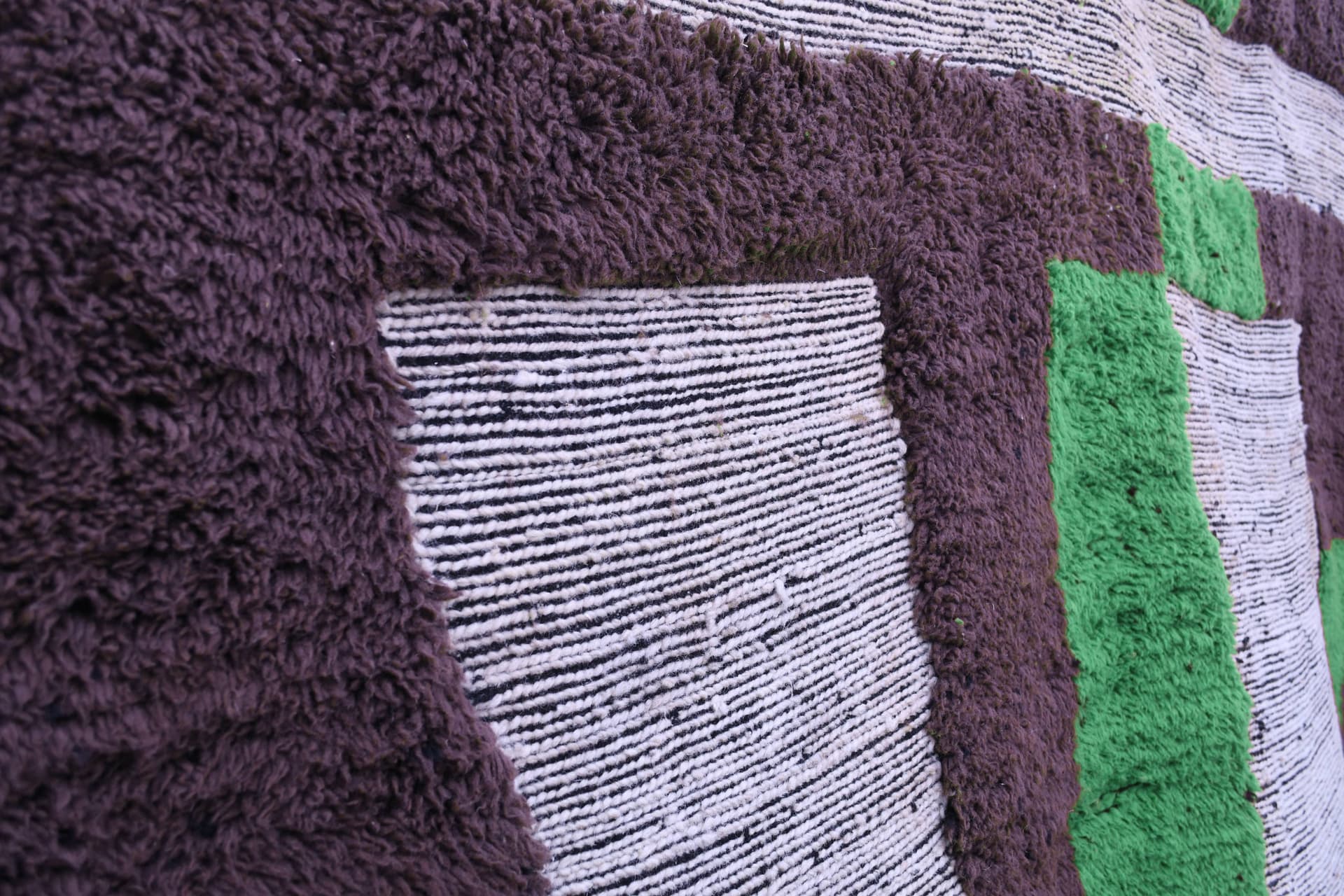 Neutral Green Abstract Beni Mrirt Rug