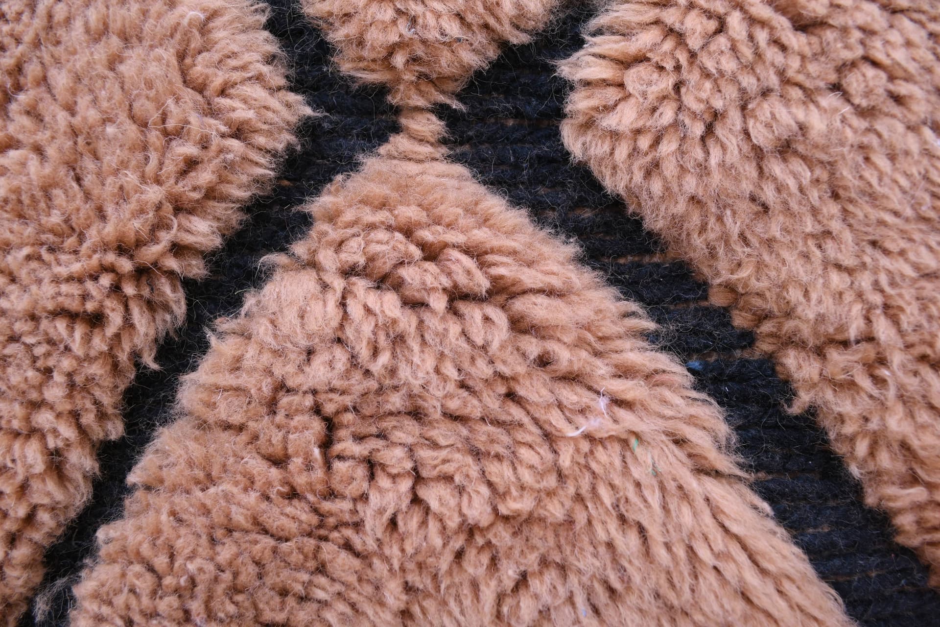 Neutral Crosshatch Beni Mrirt Rug