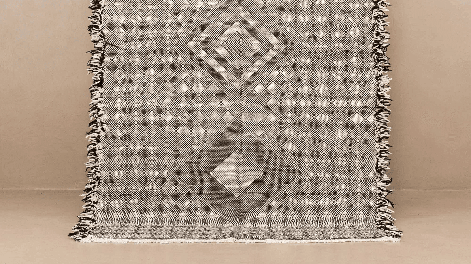 Neutral Tiered Diamond Taznakht Rug