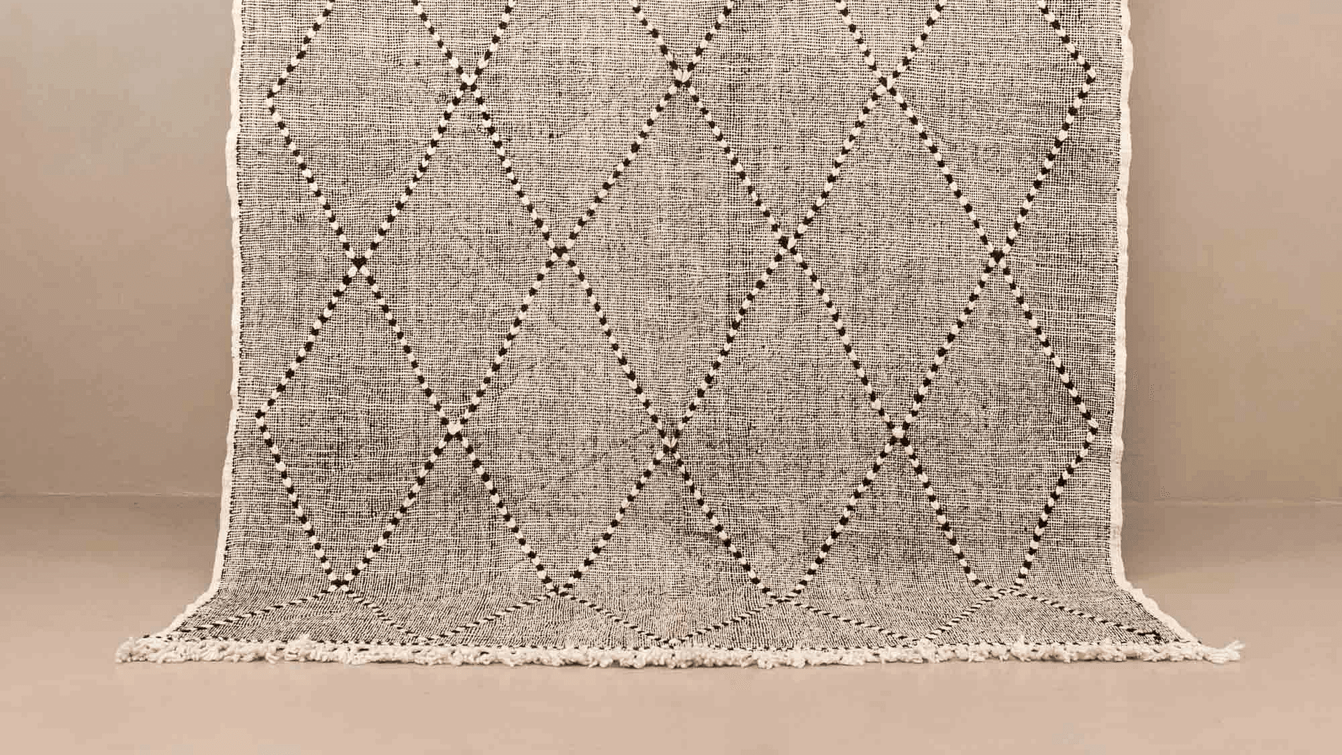 Ivory Dotted Diamond Kilim Rug