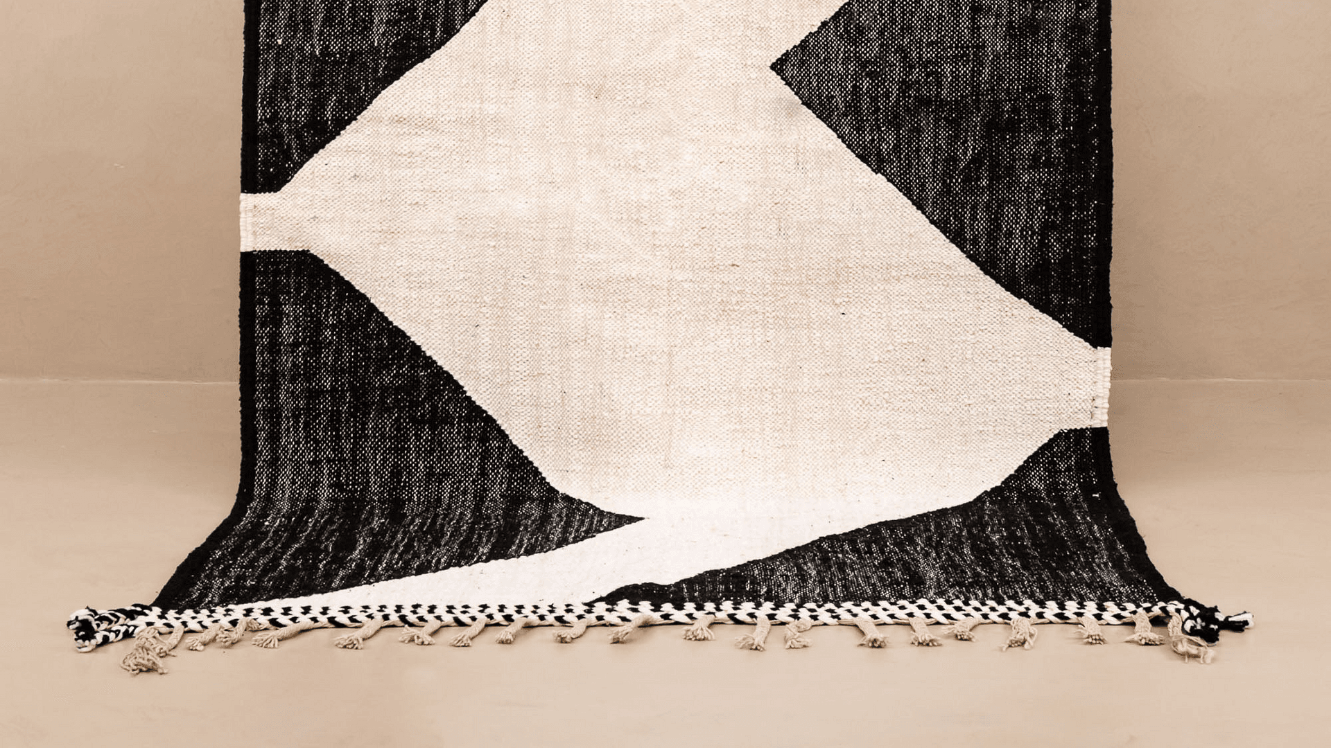 Neutral Arrow Kilim Taznakht Rug
