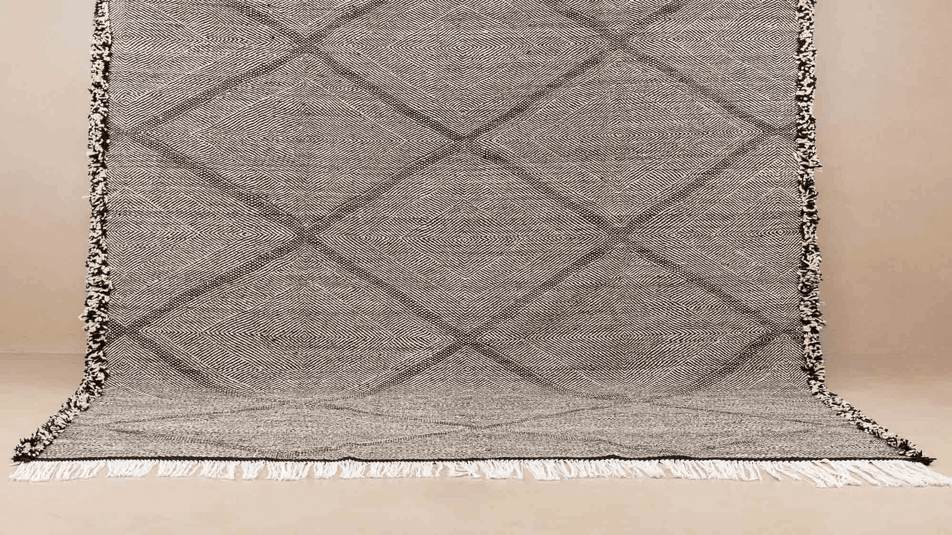 Neutral Diamond Kilim Taznakht Rug