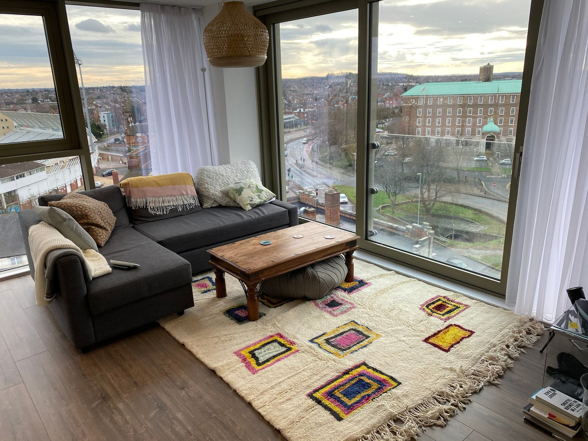 Ivory Framed Rectangle Beni Mrirt Rug