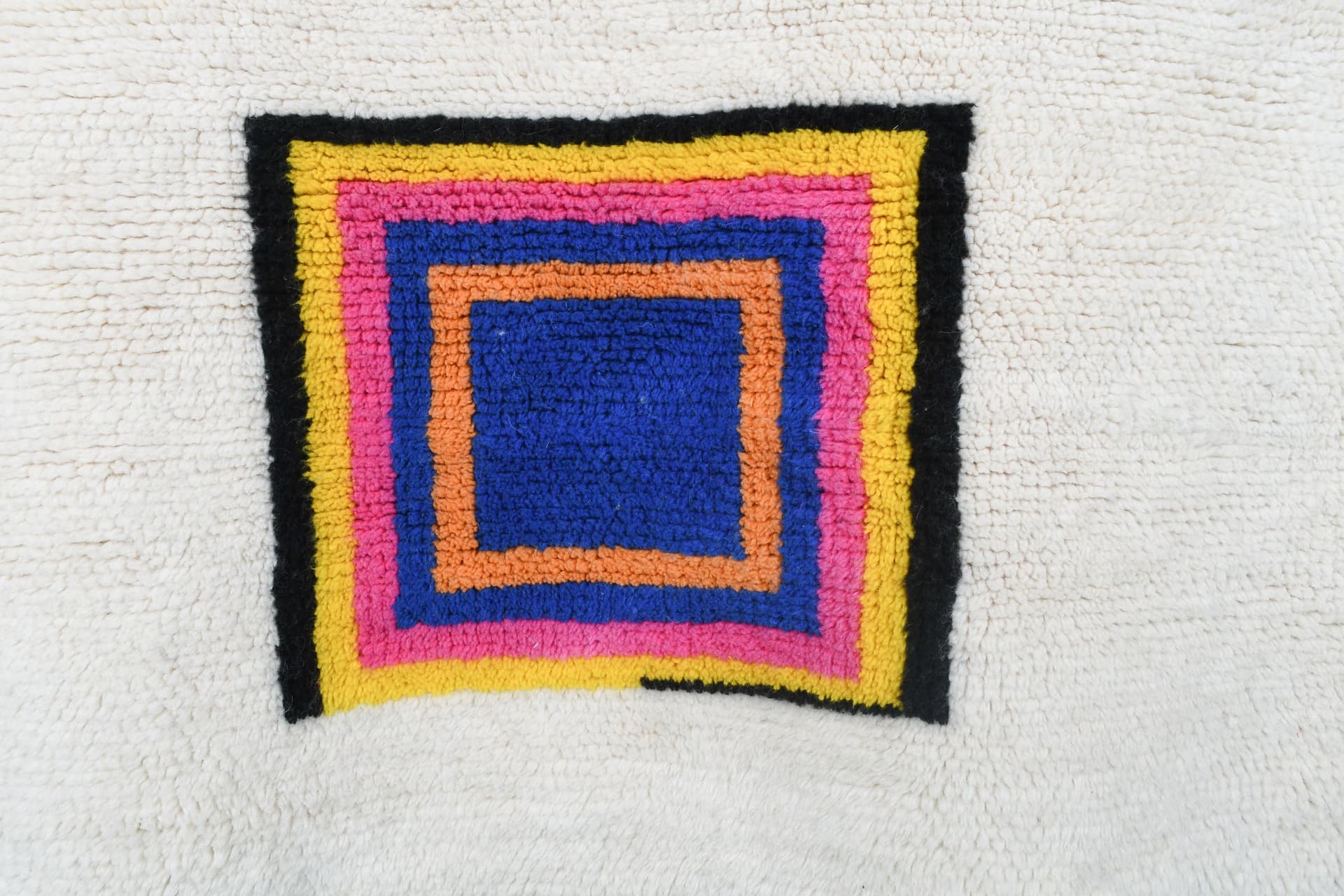 Ivory Framed Rectangle Beni Mrirt Rug