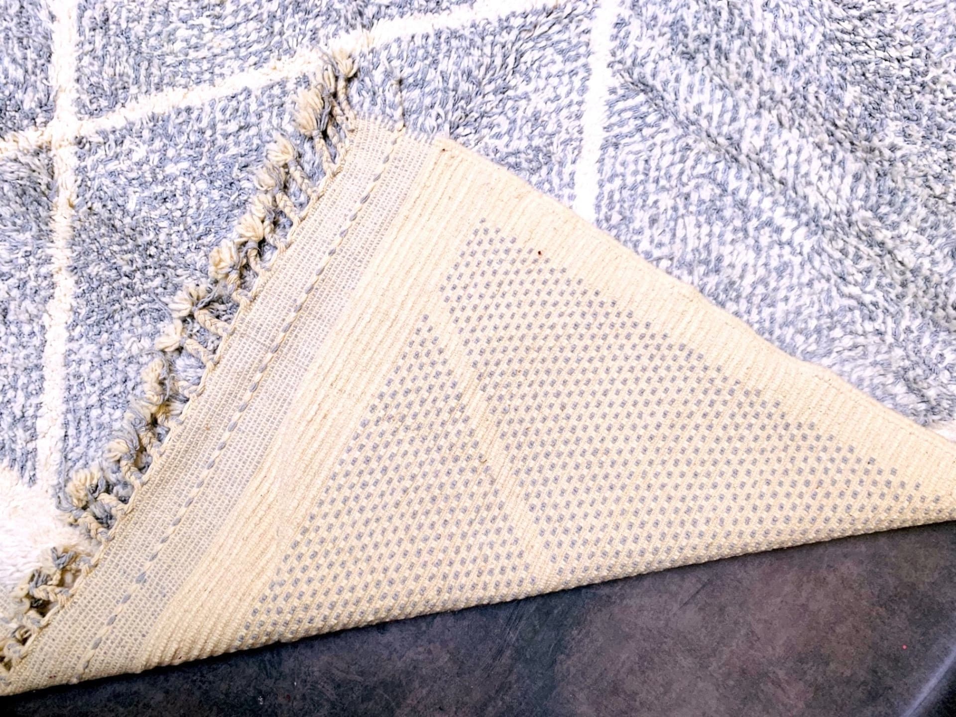 Neutral Outline Diamond Beni Ourain Rug