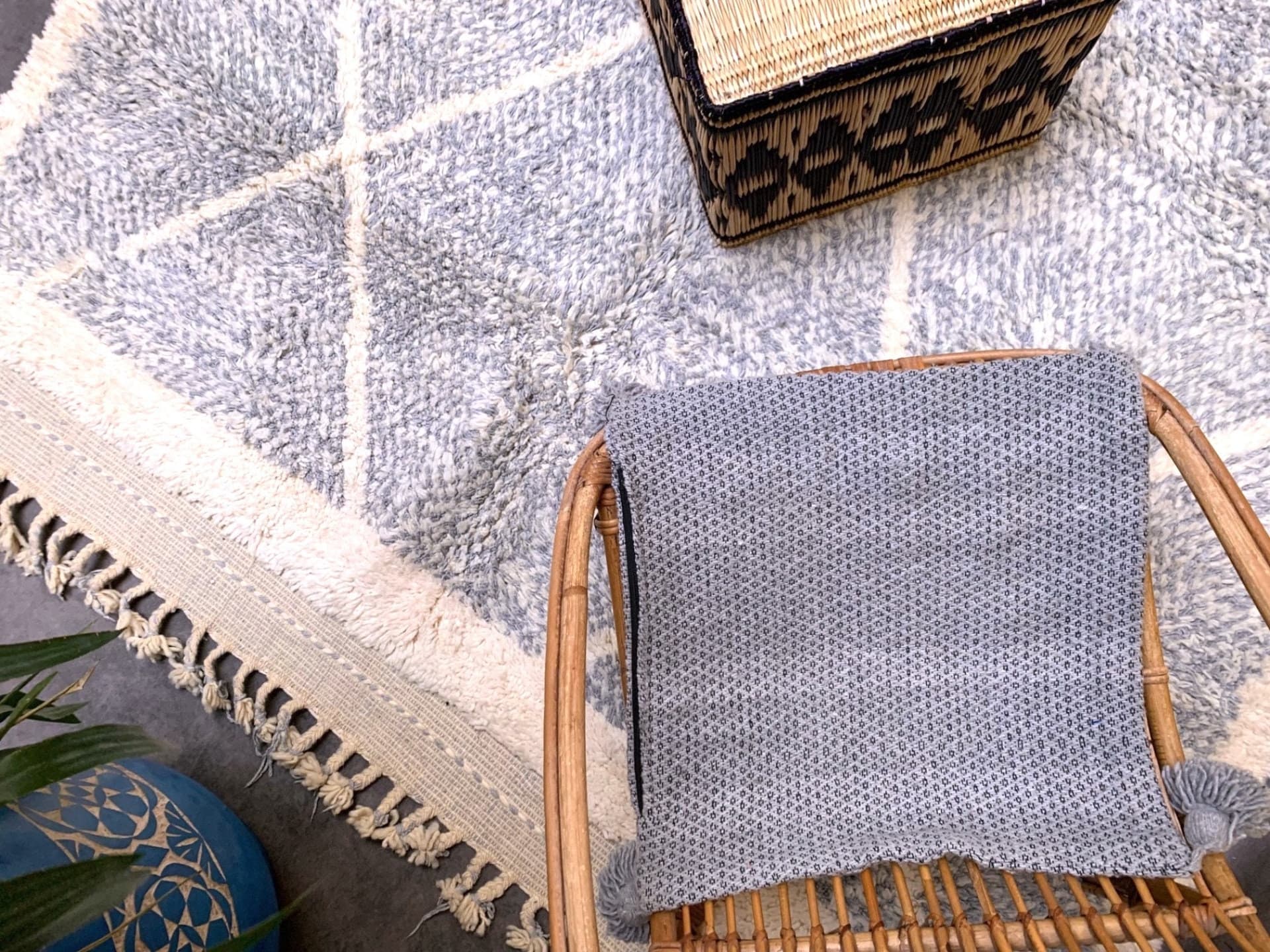 Neutral Outline Diamond Beni Ourain Rug