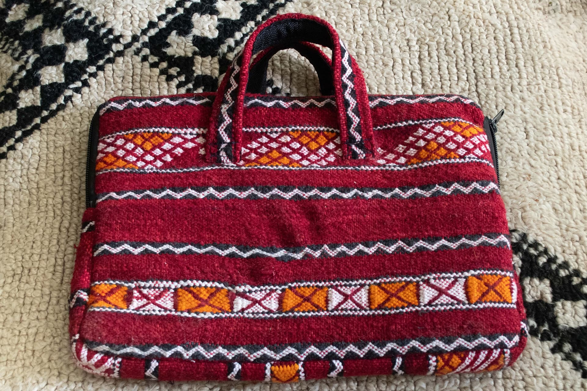 Moroccan Wool Laptop Bag 15 Inch – Handmade Berber Textile – Red Kilim Pattern – Boho Laptop Case