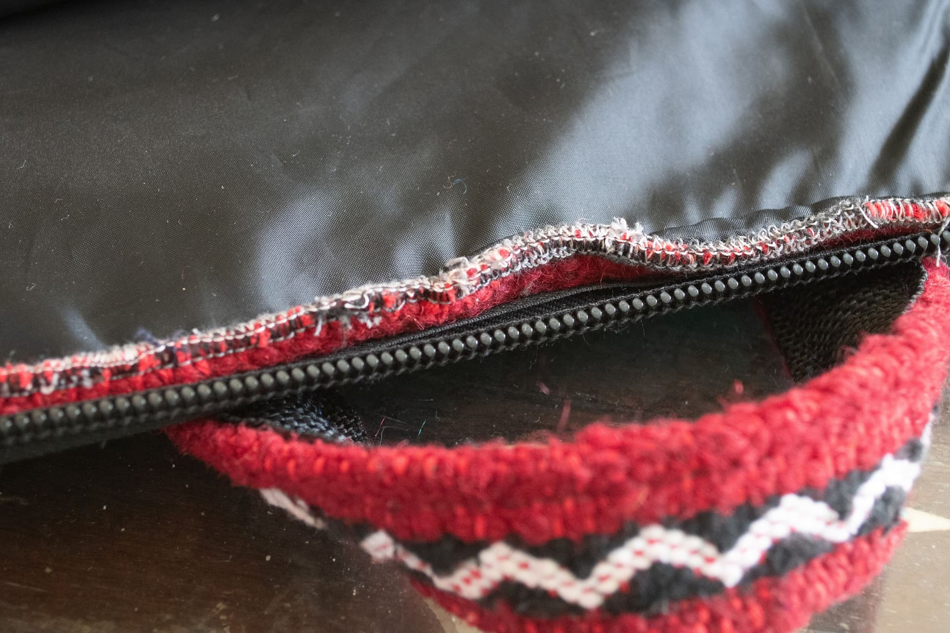 Moroccan Wool Laptop Bag 15 Inch – Handmade Berber Textile – Red Kilim Pattern – Boho Laptop Case