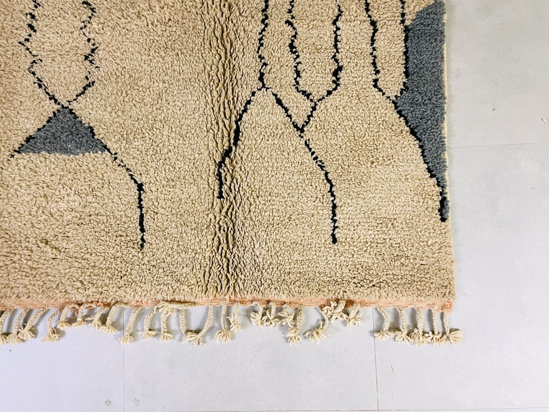 Neutral Cracked Diamond Beni Ourain Rug