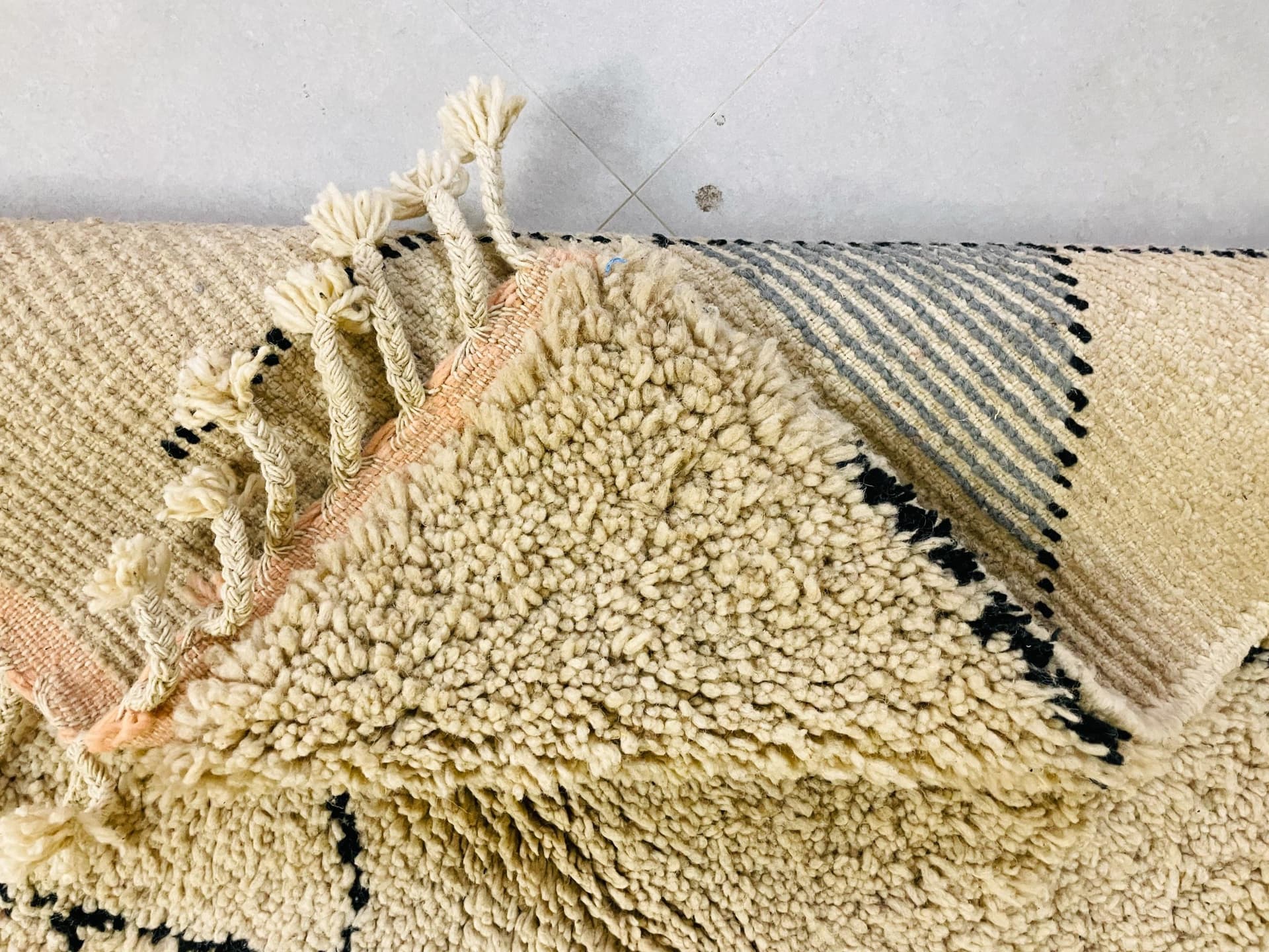 Neutral Cracked Diamond Beni Ourain Rug