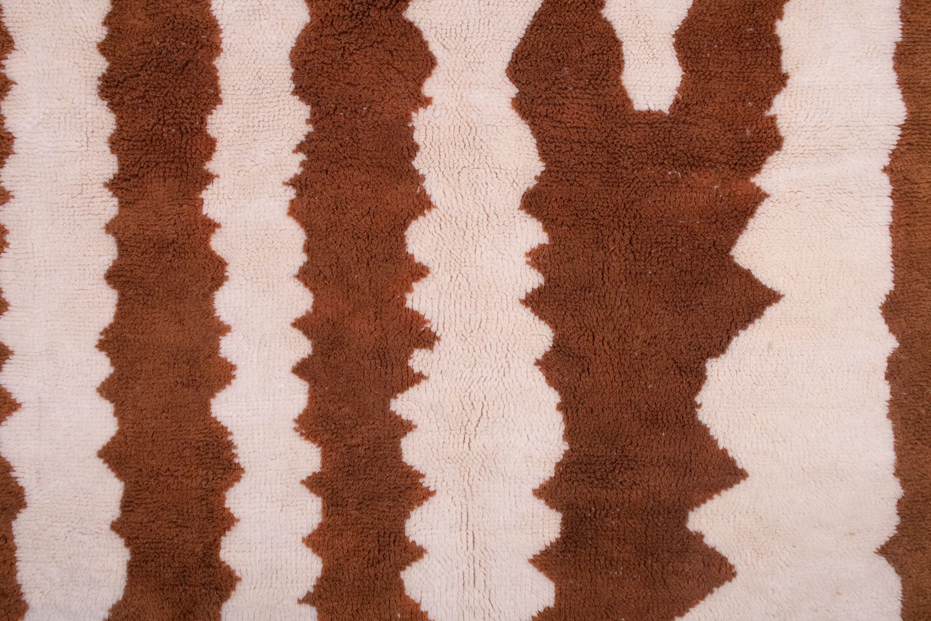 Brown Wavy Stripe Beni Mrirt Rug