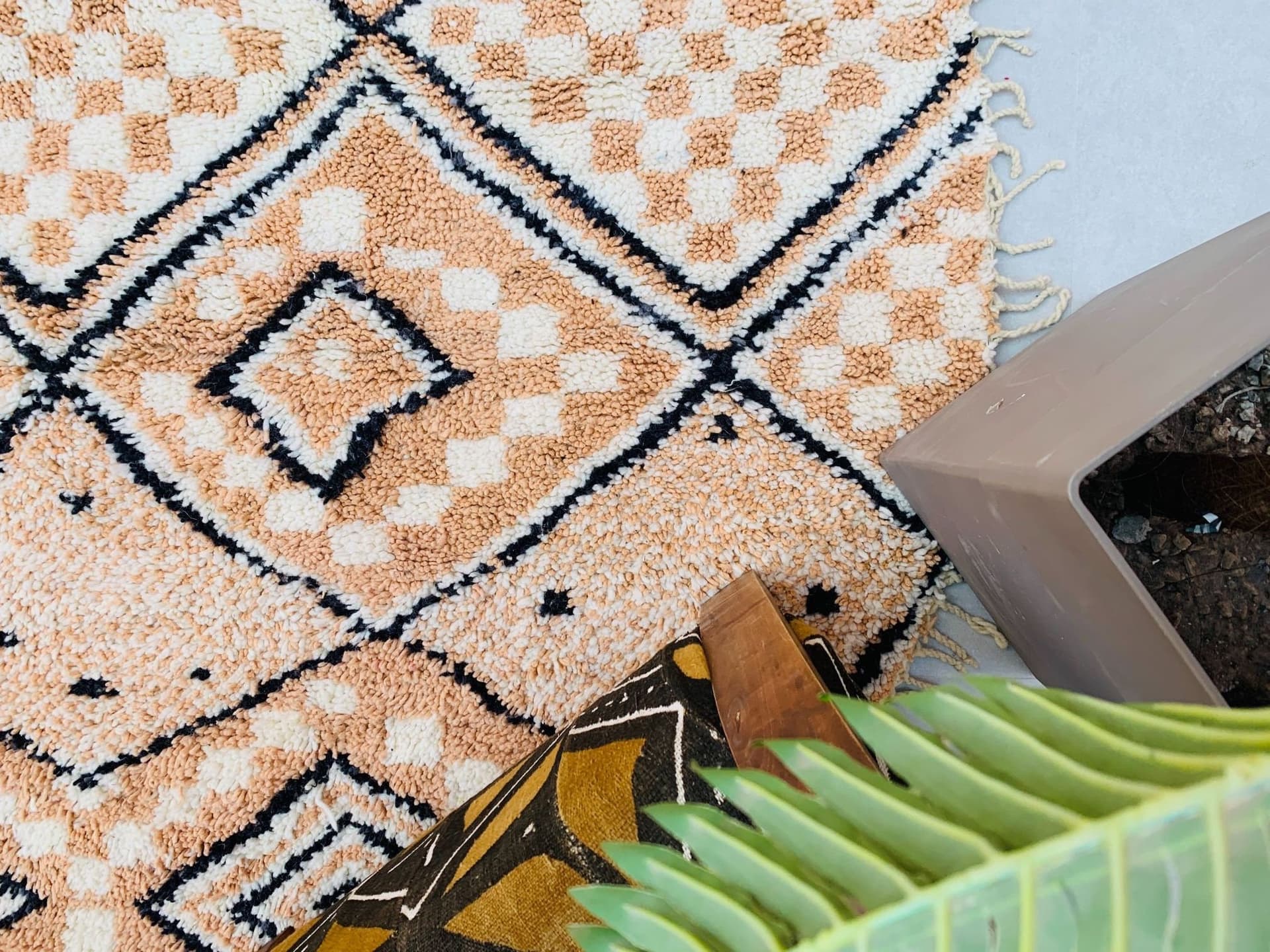 Neutral Geometric Round Beni Ourain Rug