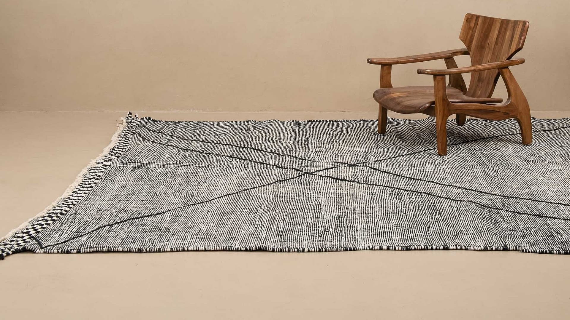 Moroccan Rug Handmade Wool - Black White Neutral Minimalist Area Rug for Living Room - Kilim Taznakht