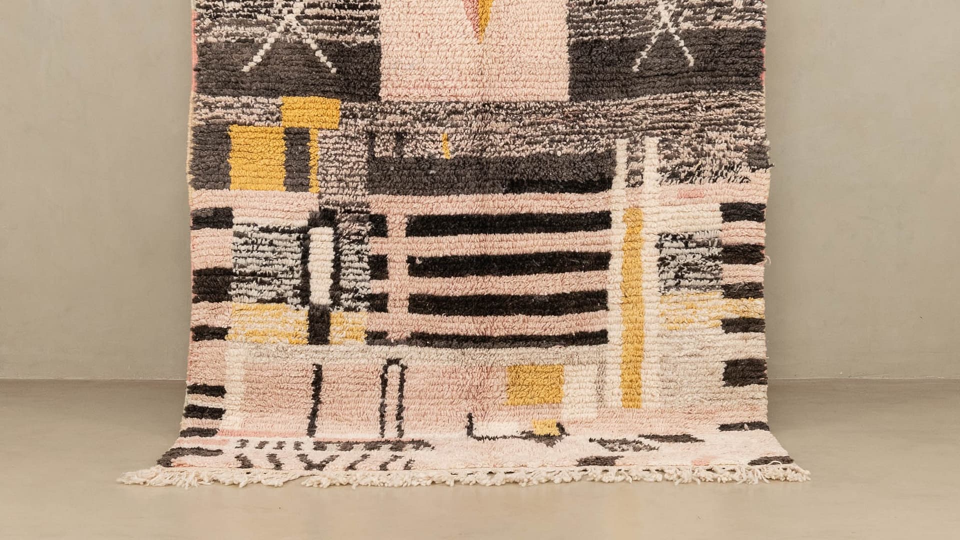 Discovering Moroccan Kilim Rugs: A Guide